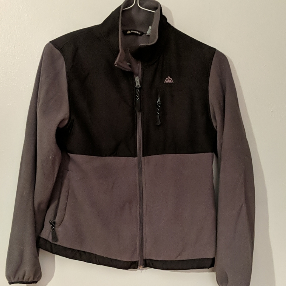 Size medium full zip fleece.